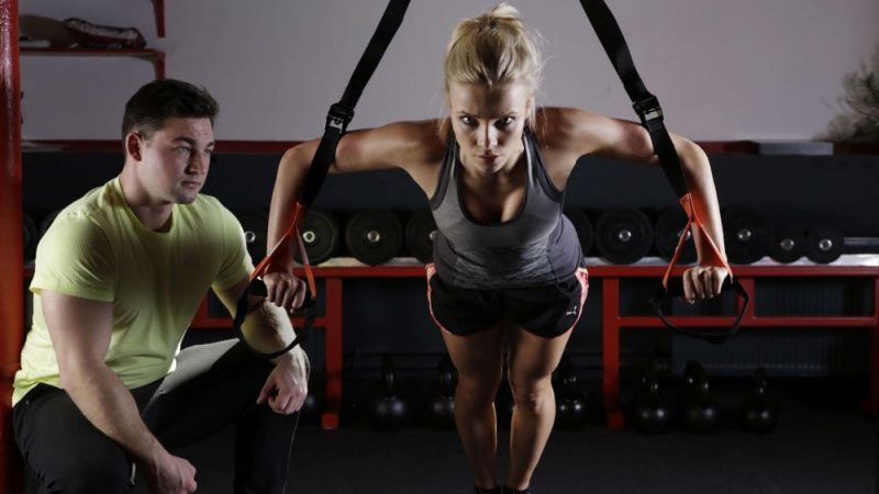 Conheça  5 dicas de como montar um treino de musculação feminina e descubra como potencializar o exercício da sua aluna!